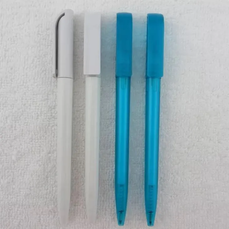 سالڈ کلر باڈی ٹوئسٹ ٹائپ بال پوائنٹ پین